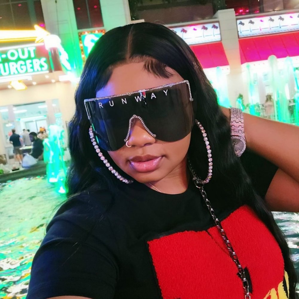 Meet your Posher, Ayshakaye